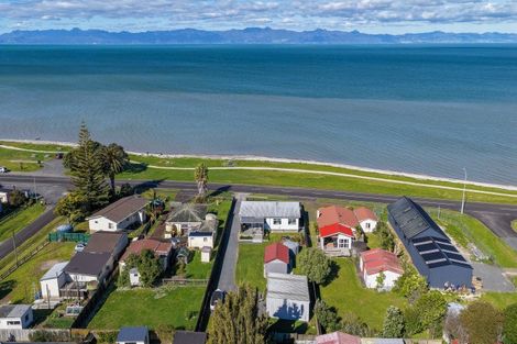 Photo of property in 989 East Coast Road, Kaiaua, Miranda, 2473