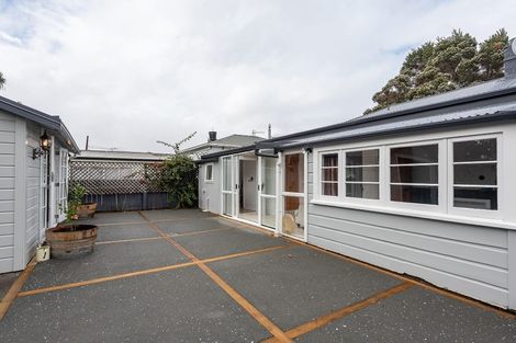 Photo of property in 28 Whites Line West, Woburn, Lower Hutt, 5010
