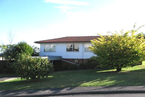 Photo of property in 6 Verena Place, Green Bay, Auckland, 0604