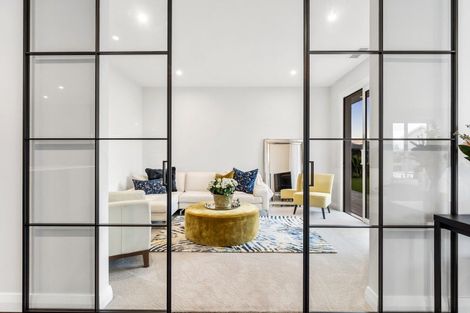 Photo of property in 32 Sandpiper Avenue, Point Wells, 0986