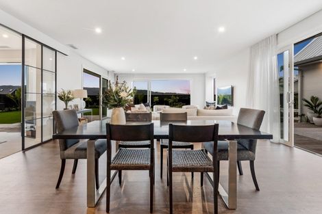 Photo of property in 32 Sandpiper Avenue, Point Wells, 0986