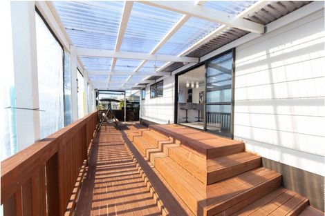 Photo of property in 121 Godley Road, Green Bay, Auckland, 0604