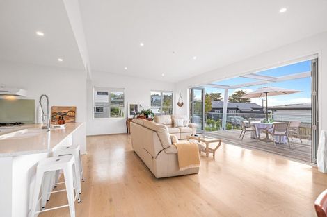 Photo of property in 6 Wendy Hood Way, Snells Beach, 0920