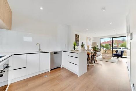 Photo of property in 2/60 Yeovil Road, Te Atatu Peninsula, Auckland, 0610