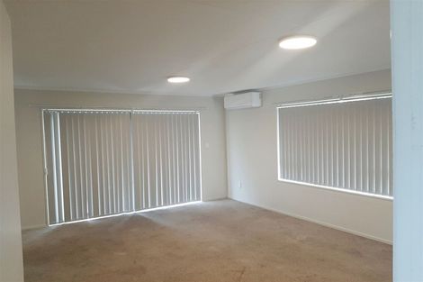 Photo of property in 2/22 Moncrieff Avenue, Clendon Park, Auckland, 2103