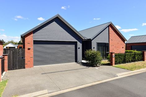 Photo of property in 2 Garland Lane, Leamington, Cambridge, 3432