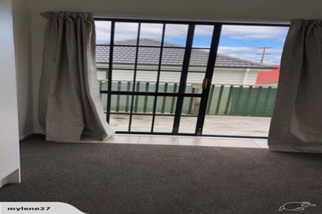 Photo of property in 17 Sabana Place, Unsworth Heights, Auckland, 0632
