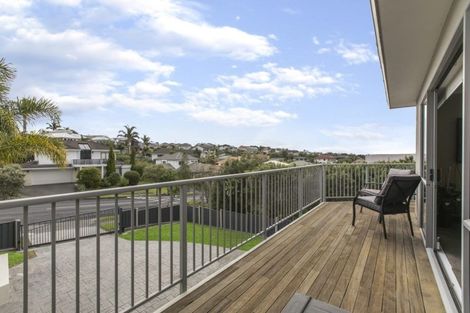 Photo of property in 62 Lagoon Way, West Harbour, Auckland, 0618