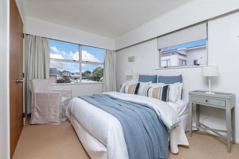 Photo of property in 8a Hauraki Road, Hauraki, Auckland, 0622