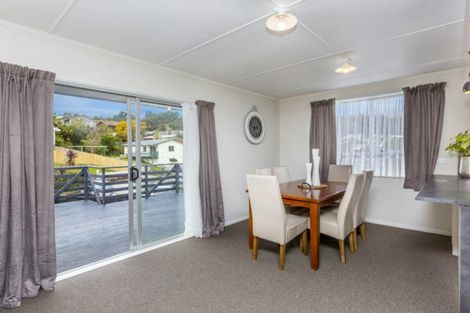 Photo of property in 34 Blueberry Grove, Timberlea, Upper Hutt, 5018