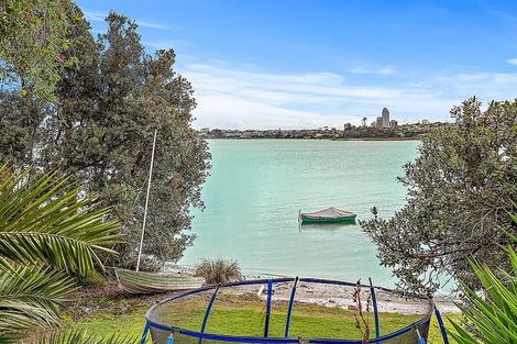 Photo of property in 2/33 Beresford Street, Bayswater, Auckland, 0622