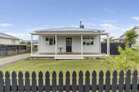 Photo of property in 7 Atkinson Street, Woodville, 4920