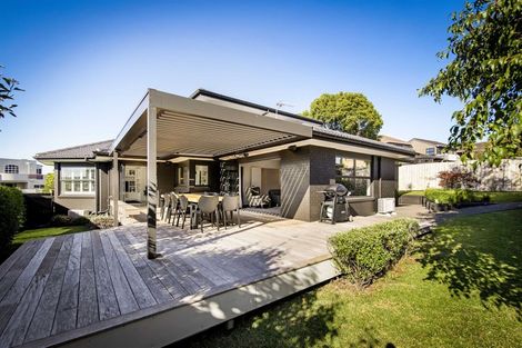 Photo of property in 20 Renoir Street, West Harbour, Auckland, 0618