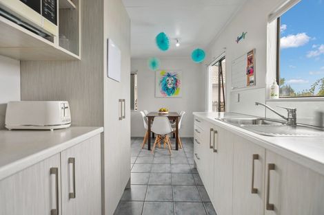 Photo of property in 12 Kentucky Crescent, Nawton, Hamilton, 3200