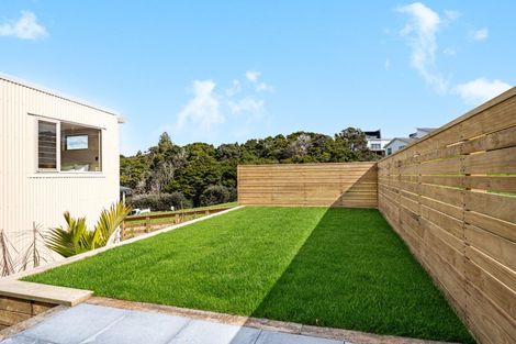 Photo of property in 5 Blue Moon Rise, Langs Beach, 0582