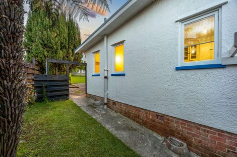 Photo of property in 2/48 Churchill Road, Murrays Bay, Auckland, 0630