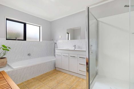 Photo of property in 9 Fleetwood Drive, Henderson, Auckland, 0612