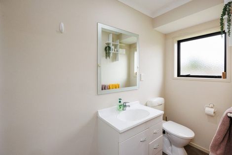 Photo of property in 15 Chestnut Close, Kelvin Grove, Palmerston North, 4414