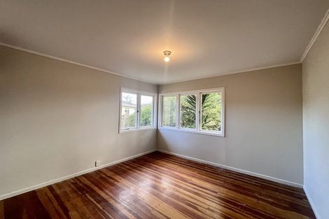 Photo of property in 3 Ozich Avenue, Te Atatu South, Auckland, 0610