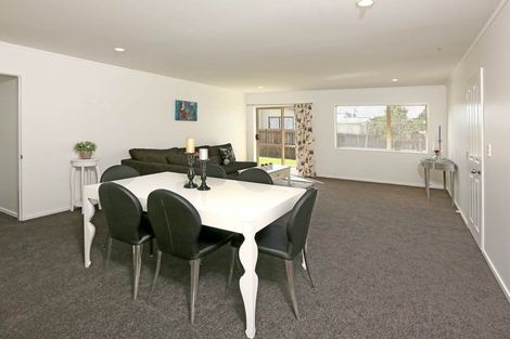 Photo of property in 15 Carlas Way, Ranui, Auckland, 0612