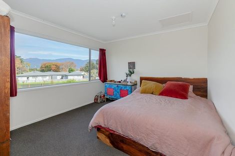 Photo of property in 2 Toiora Place, Takaka, 7110