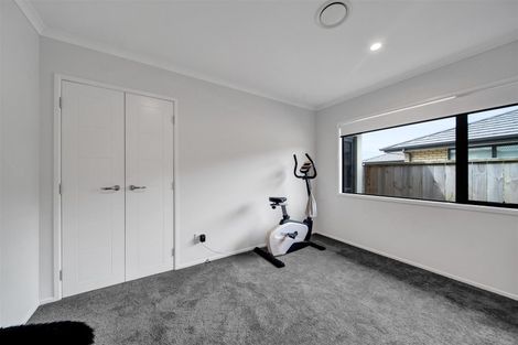 Photo of property in 36 Fernbrook Drive, Hurworth, New Plymouth, 4310