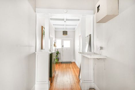 Photo of property in 16 Coates Street, Hamilton East, Hamilton, 3216