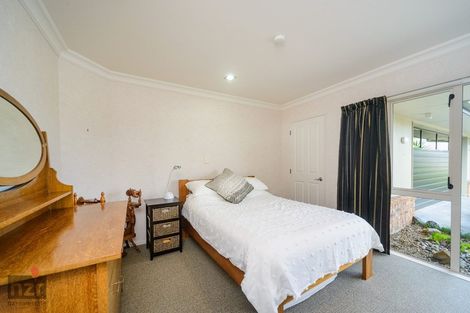 Photo of property in 3 Ron Place, Fitzherbert, Palmerston North, 4410