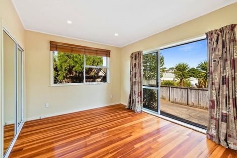 Photo of property in 20 Spencer Road, Pinehill, Auckland, 0632