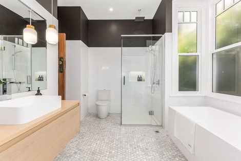 Photo of property in 22 Plunket Street, Kelburn, Wellington, 6012