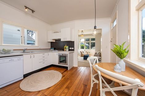 Photo of property in 36 Apu Crescent, Lyall Bay, Wellington, 6022