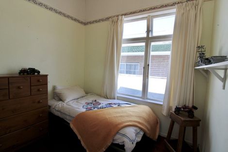 Photo of property in 30 Whites Line West, Woburn, Lower Hutt, 5010