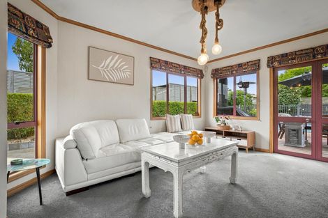 Photo of property in 12 Clare Street, Cambridge, 3434