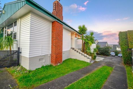 Photo of property in 1/90 Bradbury Road, Botany Downs, Auckland, 2010