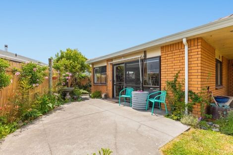 Photo of property in 2/8 Inverell Place, Mount Maunganui, 3116