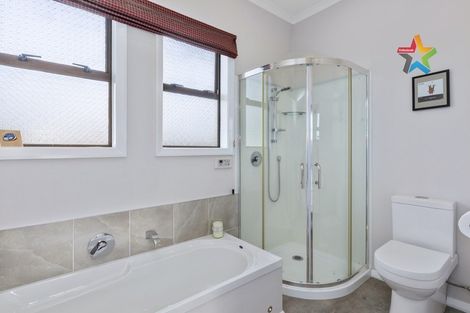 Photo of property in 2 Frickleton Grove, Waterloo, Lower Hutt, 5011