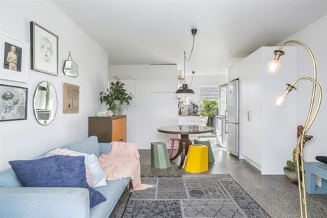 Photo of property in 2/783 Te Atatu Road, Te Atatu Peninsula, Auckland, 0610