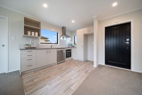 Photo of property in 2/9 Heath Street, Saint Andrews, Hamilton, 3200