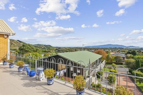 Photo of property in 49 Kakariki Grove, Waikanae, 5036