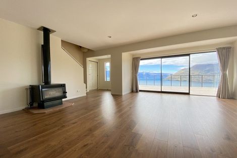 Photo of property in 127 Wynyard Crescent, Fernhill, Queenstown, 9300