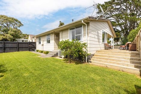 Photo of property in 119 Riversdale Drive, Merrilands, New Plymouth, 4312