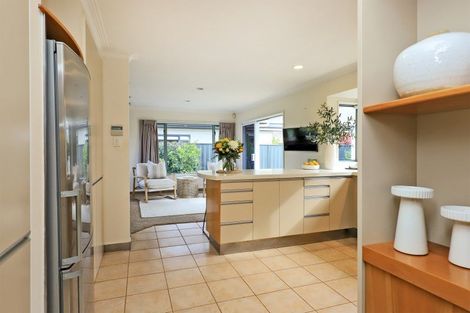 Photo of property in 28 Kensington Drive, Taradale, Napier, 4112