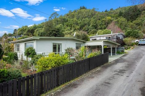 Photo of property in 27a Milton Terrace, Picton, 7220