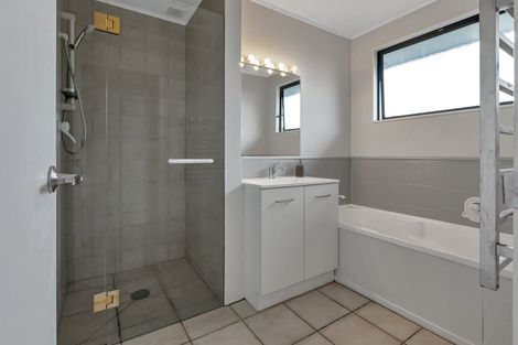 Photo of property in 13 Bermuda Place, One Tree Point, 0118