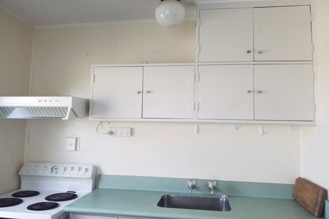 Photo of property in Churchill Flats, 213 The Terrace, Wellington Central, Wellington, 6011