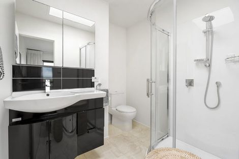 Photo of property in 2/86 Seaview Road, Castor Bay, Auckland, 0620