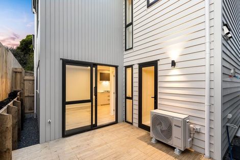 Photo of property in 2/33 Buscomb Avenue, Henderson, Auckland, 0610