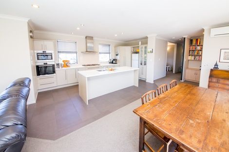 Photo of property in 2 Greenlea Place, Frimley, Hastings, 4120