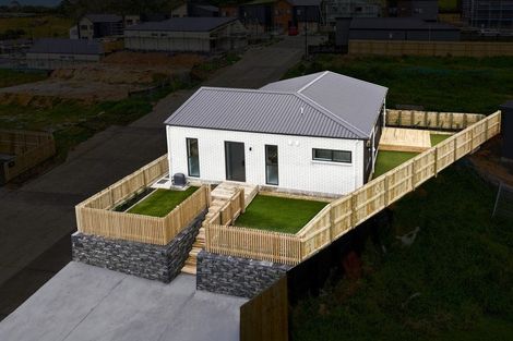 Photo of property in 7 Harakeke Lane, Orewa, 0931