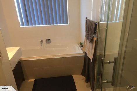 Photo of property in 17 Ohau Court, Fairview Heights, Auckland, 0632